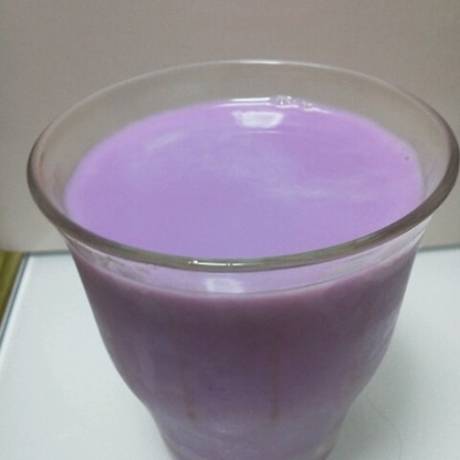 すごい色(笑)
でも、すごくおいしーい！
紫蘇ジュースってミルク入れてもおいしいなんて知らなかったです！